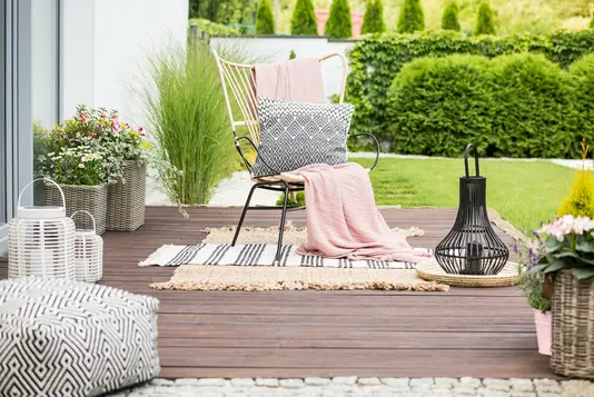 garten-eigener-terrasse-gartenmoebel-einrichten-wohnen-04